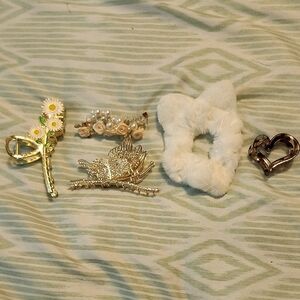 Assorted Women's Hair Accessories Set - White Faux Fur Scrunchie & Gold Pins